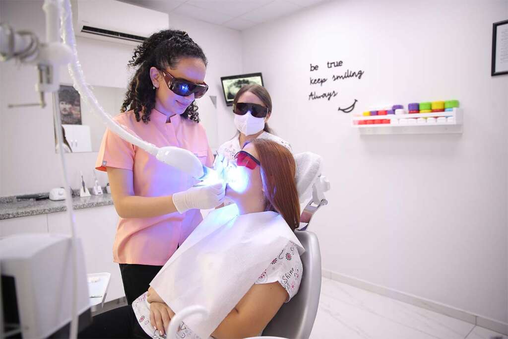 Karşıyaka'da Diş Beyazlatma Tedavisi